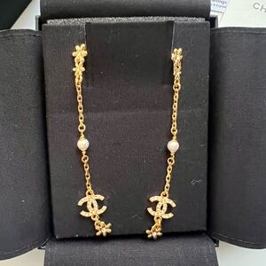 🔥 CHANEL Pearl Crystal CC Flower Chain Long Drop Earrings